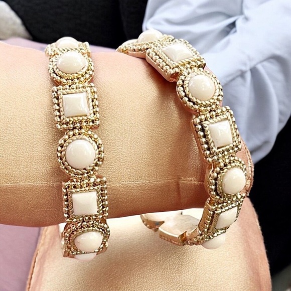 5 For $25💫Classic Gold and Cream Vintage Hoops Earrings - Picture 3 of 10